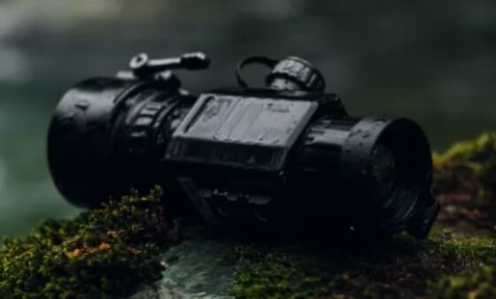 1800m algılama mesafesi, 1440×1080 OLED ekranı ve açık hava kullanımı için 6.5 saatlik pil ömrü ile FW-C635F Termal Monocular